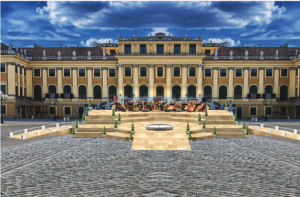 Schloss Schönbrunn, Ehrenhof